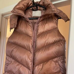 Athleta Lofty Down Puffer Vest w/detachable hood. Size Small NWT! Retail $150